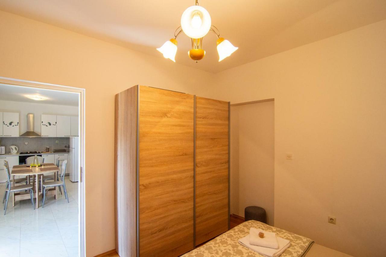 Gustirna Apartmani Perkovic מראה חיצוני תמונה